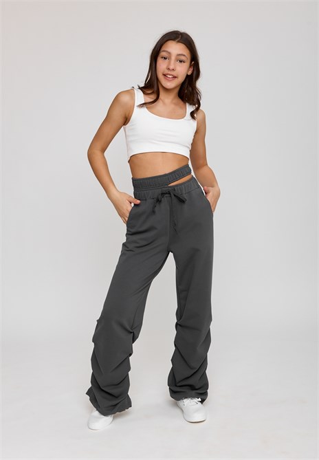 {{photo.Alt || photo.Description || 'Брюки'}}